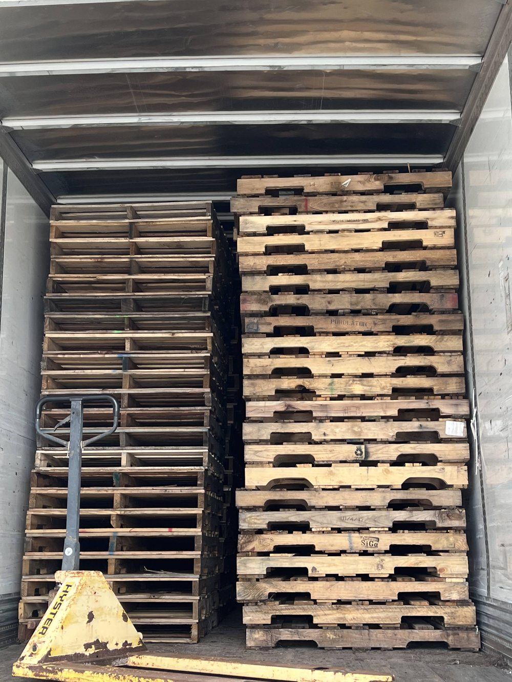 Pallets loaded inside dry van trailer using forklift Florida pallet delivery