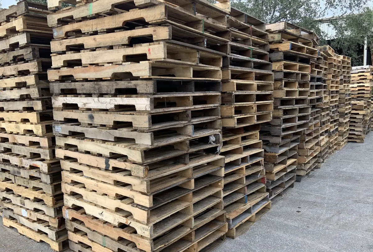 Bulk pallet inventory at Florida Pallet Supply